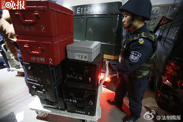 新版人民幣出庫實拍！43輛特種車排隊取運