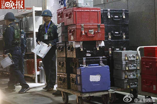 新版人民幣出庫實拍！43輛特種車排隊取運