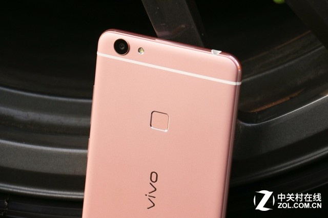 夠快！蘭博基尼載美女送vivo X6Plus  