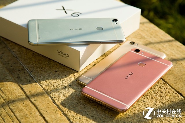 功能上，夠快才暢快vivo X6搭載了vivo基于Android 5.1深度定制開發的Funtouch OS 2.5<a href=/pc/system/ target=_blank class=infotextkey>系統</a>，擁有人性化進程管理、改進的ART虛擬機機制、根據使用場景自動調節<a href=/tags/137-0.html target=_blank class=infotextkey>CPU</a>運行模式的CPU場景識別系統、可以使程序開啟速度提升20%的快速響應機制等等，不但讓系統自帶程序的<a href=/tags/2778-0.html target=_blank class=infotextkey>內存</a>占用降低了25%以上，還擁有超過三十項的流暢性優化。