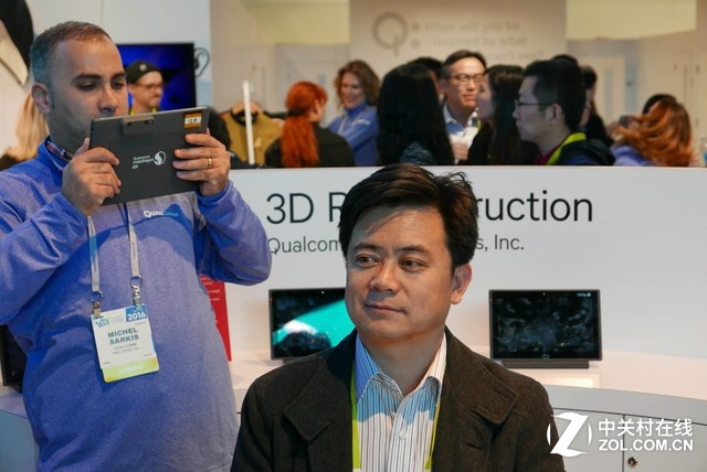 820的另一個典型應(yīng)用是3D掃描建模。820強(qiáng)大的性能配合3D掃描模塊，用手持設(shè)備就可以實(shí)時完成個人頭像的3D掃描與合成。最直觀的用處就是可以把游戲里人物的頭像替換成自己的，實(shí)現(xiàn)更有趣的游戲體驗(yàn)。更進(jìn)一步，有了方便的掃描設(shè)備，在3D打印、產(chǎn)品設(shè)計(jì)等領(lǐng)域也有廣闊應(yīng)用空間。