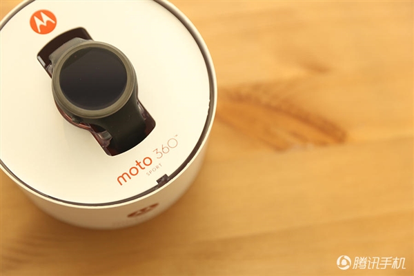 2388元！Moto 360運(yùn)動(dòng)版國(guó)行圖賞：硅膠腕帶