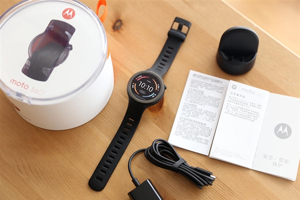 2388元！Moto 360運(yùn)動(dòng)版國(guó)行圖賞：硅膠腕帶