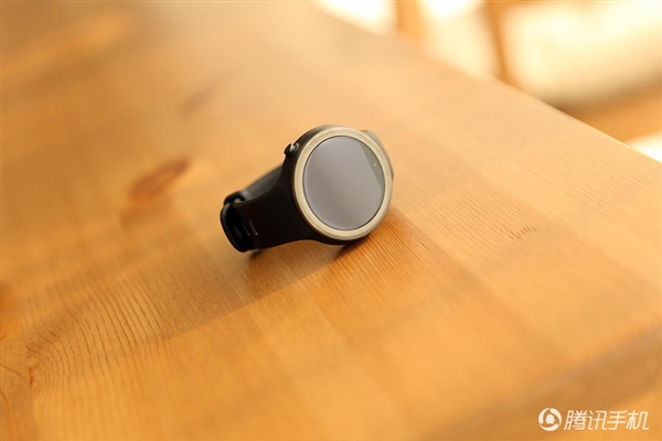 2388元！Moto 360運(yùn)動(dòng)版國(guó)行圖賞：硅膠腕帶
