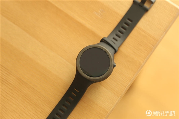 2388元！Moto 360運(yùn)動(dòng)版國(guó)行圖賞：硅膠腕帶