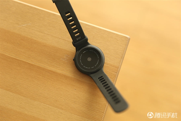 2388元！Moto 360運(yùn)動(dòng)版國(guó)行圖賞：硅膠腕帶