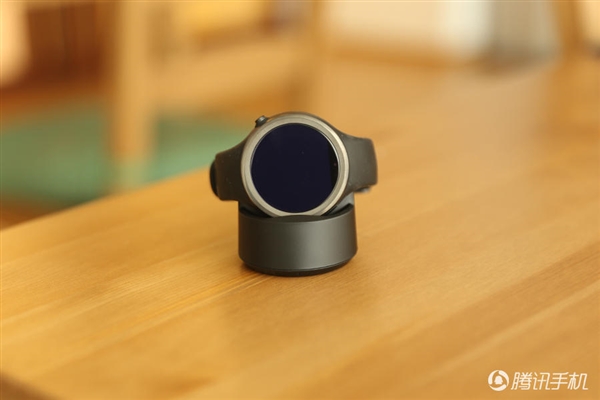 2388元！Moto 360運(yùn)動(dòng)版國(guó)行圖賞：硅膠腕帶