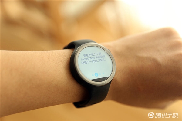2388元！Moto 360運(yùn)動(dòng)版國(guó)行圖賞：硅膠腕帶