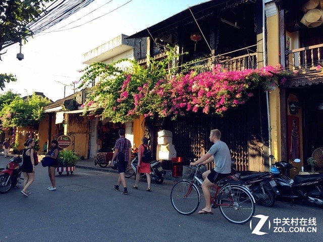 去旅游最痛苦的莫過于行李，在世紀(jì)寒潮席卷國內(nèi)的情況下，去到溫度適宜的越南峴港，行李選擇比較困難。所以糾結(jié)之后，我決定減輕其他不必要的重型裝備，例如單反、<a href=/notebook/ target=_blank class=infotextkey><a href=/notebook/ target=_blank class=infotextkey><a href=/notebook/ target=_blank class=infotextkey>筆記本</a></a></a>等，轉(zhuǎn)而用更加便捷方便的<a href=/mobile/ target=_blank class=infotextkey>手機(jī)</a>拍攝和處理照片，因此選擇了<a href=/tags/92-0.html target=_blank class=infotextkey>vivo</a>在剛剛推出的年度旗艦產(chǎn)品夠快才暢快vivo X6。