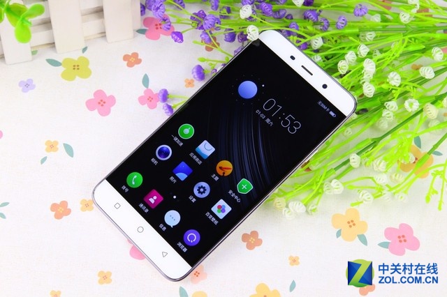大神Note3高配版搭載了MT6753八核64位處理器，主頻1.3GHz；運行內(nèi)存方面達到了3GB，大神Note3高配版配備了5.5英寸豪情屏幕，以及1300萬像素攝像頭。同時全新升級的大神Note3高配版還擁有強大的隱私安全防護能力，而該機的售價仍為899元，性價比十分突出。
