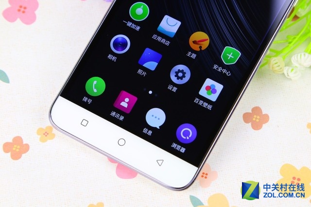 大神Note3高配版搭載了MT6753八核64位處理器，主頻1.3GHz；運行內(nèi)存方面達到了3GB，大神Note3高配版配備了5.5英寸豪情屏幕，以及1300萬像素攝像頭。同時全新升級的大神Note3高配版還擁有強大的隱私安全防護能力，而該機的售價仍為899元，性價比十分突出。
