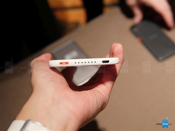 略丑的個性設計 HTC Desire三新機上手
