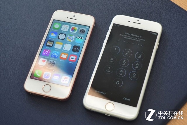 左側iPhone SE，右側是iPhone6