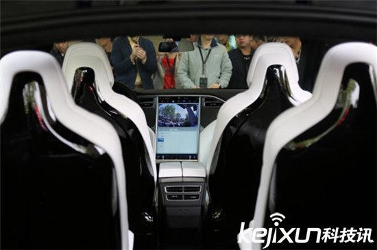 全球最快SUV 特斯拉Model X在京發(fā)布：鷹翼門成亮點(diǎn)