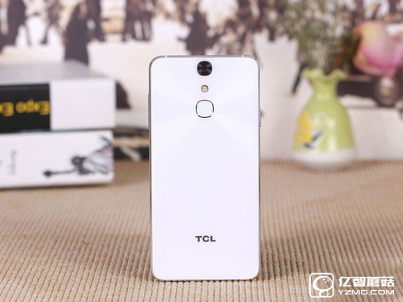 文藝小清新 TCL 750初現(xiàn)手機(jī)報(bào)價(jià)1993元 