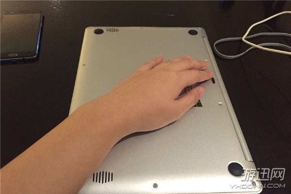 小米筆記本模仿蘋果Macbook Air  超越還是倒退？