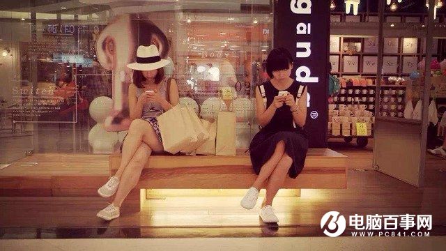 整天手機(jī)不離身 是改變了生活還是“病入膏肓”？
