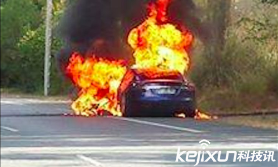 特斯拉電動汽車起火！ 一波未平一波又起