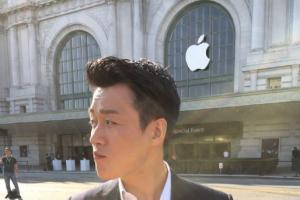 iPhone7發布會邀請唯一中國明星：蘋果總部門前啃蘋果
