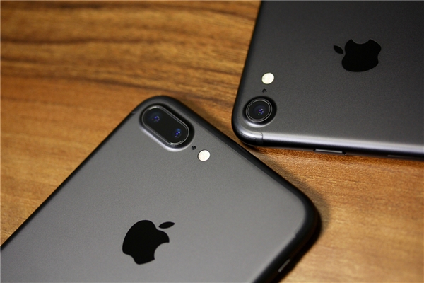 亮黑色iPhone7 Plus價(jià)格暴跌：腰斬！