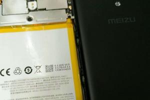 外觀質(zhì)感像iPhone7 魅藍5電池容量增大