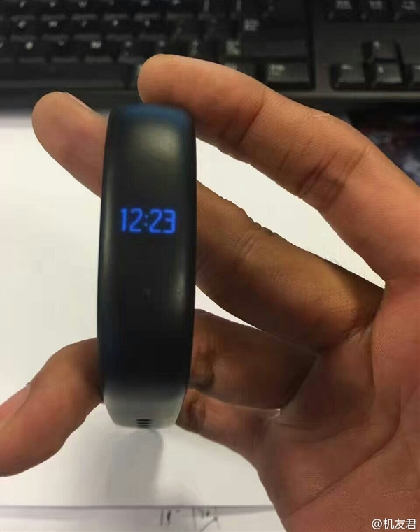 魅族手環真身首曝光！帶屏顯/心率監測
