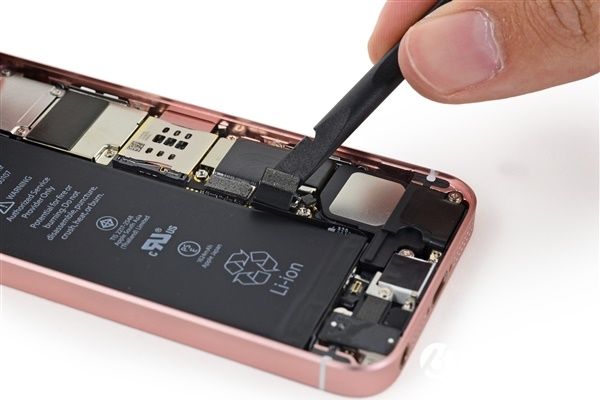 蘋果：iPhone6s自動(dòng)關(guān)機(jī)解決辦法 果粉無(wú)語(yǔ)