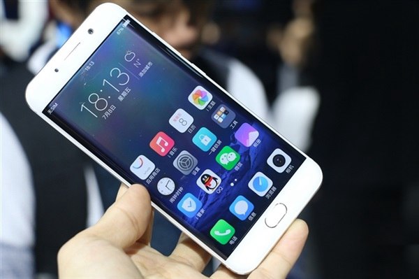 vivo Xplay6代言人公布：“萌神”庫里 網友熱議