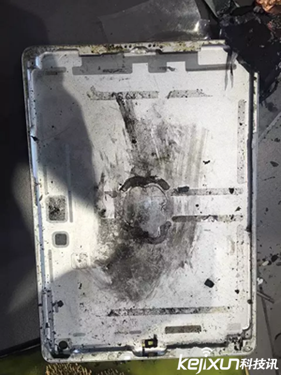 蘋果iPad Air充電時爆炸 威力巨大現(xiàn)場慘烈