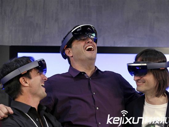 微軟HoloLens眼鏡發(fā)售 售價高達4萬元