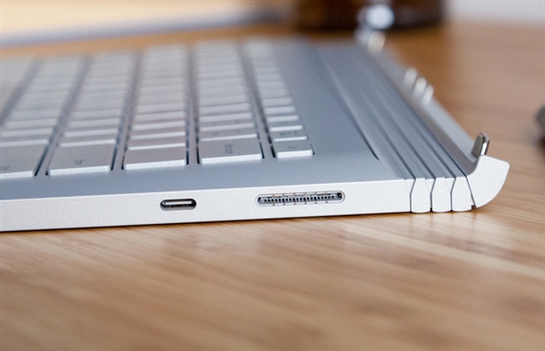 微軟推廉價版Surface Book 2二合一本：一天漲價1200元