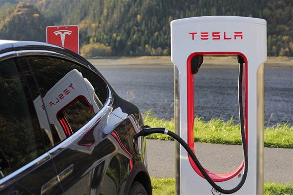 特斯拉Model 3雙電機版本將于7月投產：續航更久