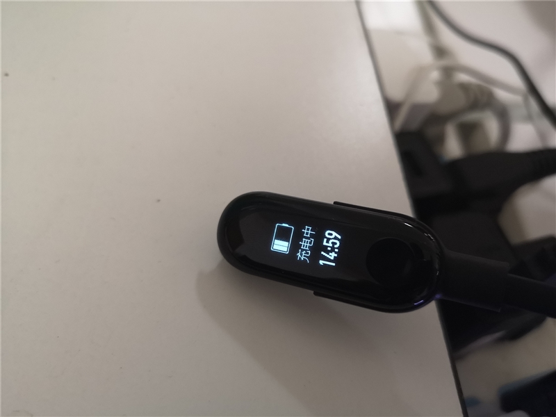 續航超20天！小米手環3評測：大屏幕+50米防水