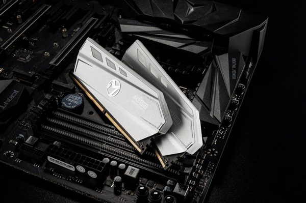 499元：銘瑄發(fā)布復仇者M3 RGB DDR4內(nèi)存 絢麗燈效