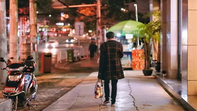 iPhone XS已經拋棄了漸漸沒錢的你 網友：我就看看，不買！