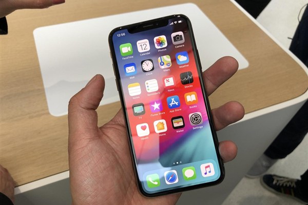 iPhone XS金色版真機圖賞：玻璃機身、COP封裝劉海全面屏