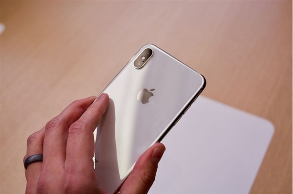 蘋果iPhone XS國(guó)行版正式開賣：8699元起，iPhone XR下月預(yù)訂