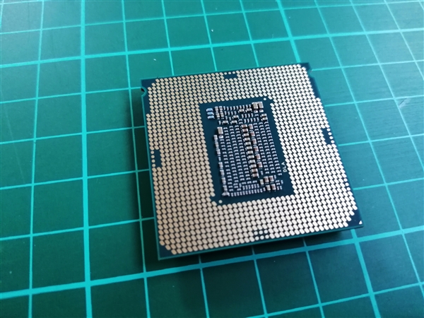 Intel i9-9900K評(píng)測(cè)樣品前瞻：特制五邊形小盒子