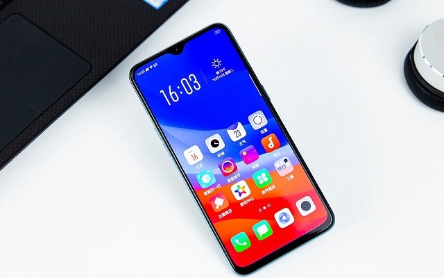 OPPO R15x真機圖賞：雙面玻璃+高顏值水滴屏,美得不可方物！