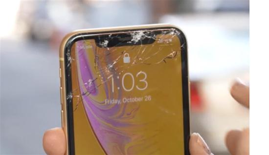 蘋果iPhone XR手機跌落測試：比起XS來果然差遠了