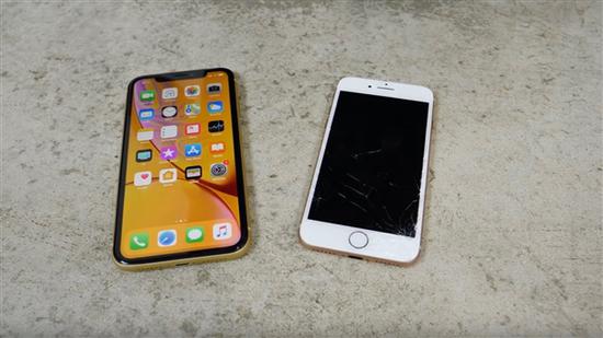 蘋果iPhone XR手機跌落測試：比起XS來果然差遠了