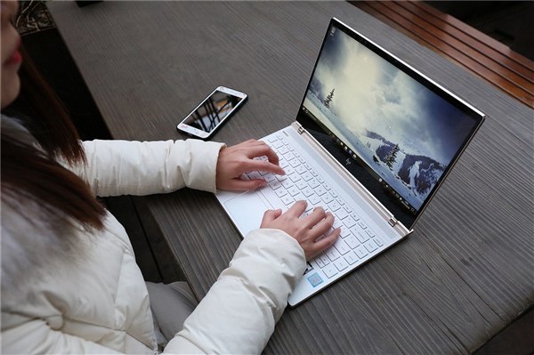 微軟要把PC接管手機深入化，今后Win10可接打電話收發短信