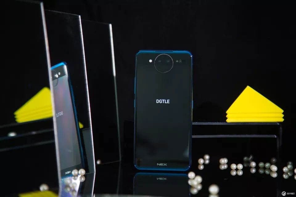 vivo NEX 雙屏版圖賞：既是實(shí)力派，也是「雙面派」