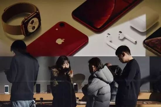 新iPhone在中國(guó)賣不動(dòng)！蘋果認(rèn)慫了，股價(jià)暴跌8%