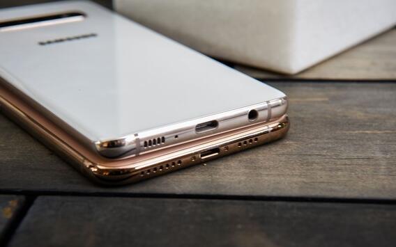 三星S10+和iPhone XS Max哪個好？三星S10和iPhone XS Max區(qū)別對比